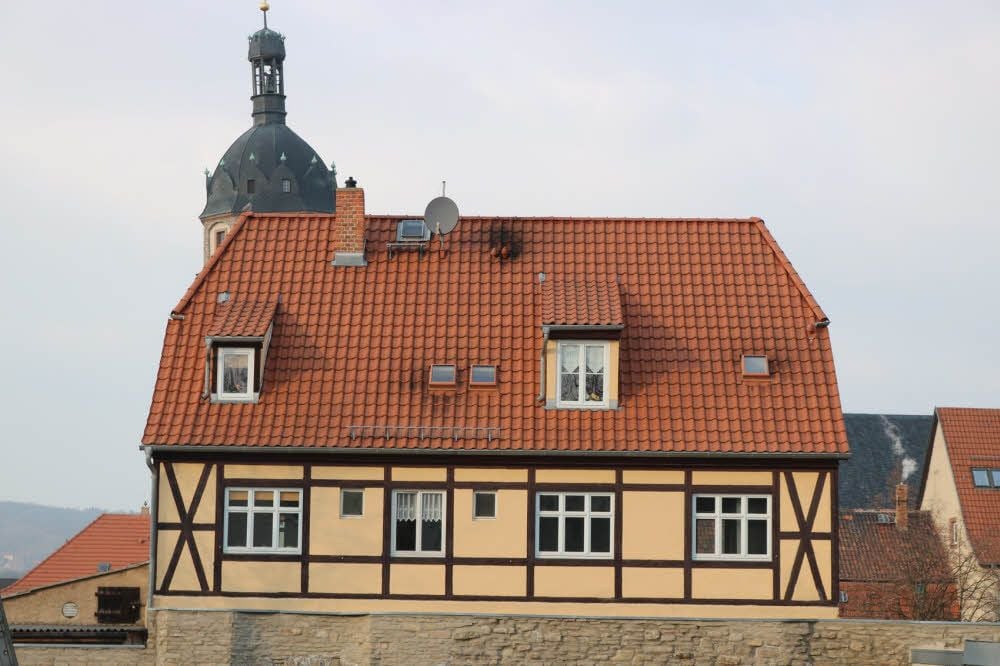 Das Haus steht in der Straße Hinter dem Harz.