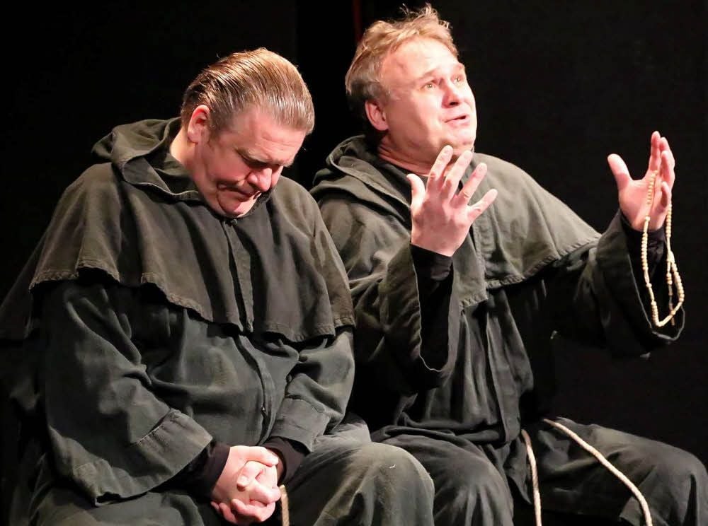 Zwei Schauspieler in zehn Rollen: Michael Günther (l.) und Oliver Breite (r.) lösten die Aufgabe bravourös.