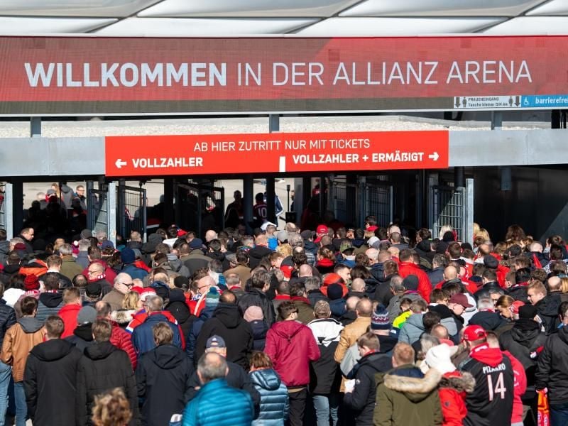 Die Politik muss über eine mögliche Rückkehr der Fußball-Fans in die Stadien entscheiden. Foto: Sven Hoppe/dpa