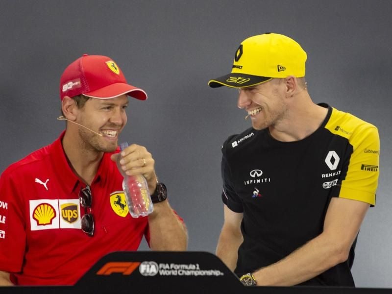 Gut gelaunt in Hockenheim: Nico Hülkenberg (r) und Sebastian Vettel. Foto: Jens Meyer/AP