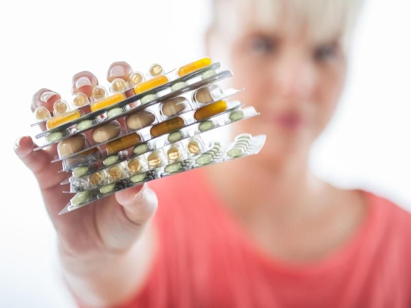 Pharmakonzerne entwickeln laufend neue Medikamente. Damit sie zugelassen werden können, müssen sie getestet werden - auch am Menschen. Foto: Christin Klose/dpa-tmn