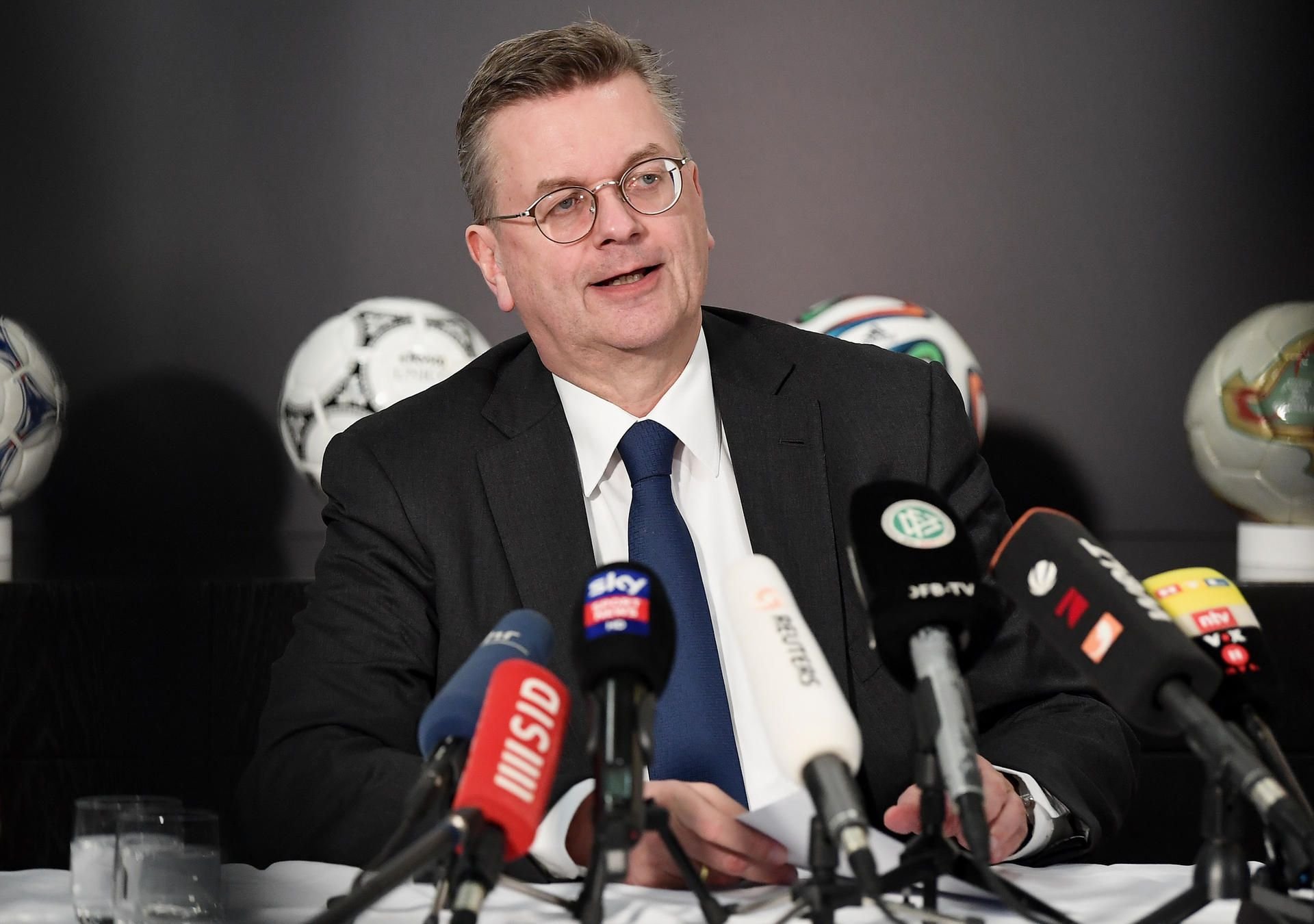 Reinhard Grindel bei der Pressekonferenz