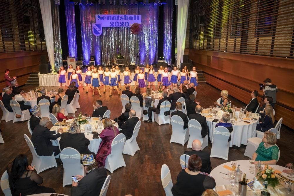Die Kukakö-Formation „Ü40“ zeigte beim Senatsball die tänzerische Seite des Karnevalsvereins.