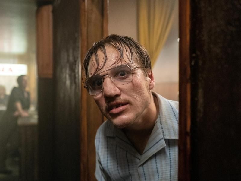 Jonas Dassler spielt grandios den Mörder Fritz Honka. Foto: Gordon Timpen/Warner Bros.
