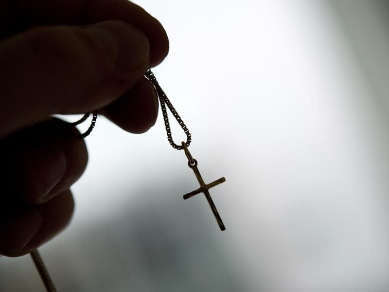 Tritt nur ein Partner aus der Kirche aus, kann sich das auf die Steuerzahlungen des anderen auswirken. Foto: Andrea Warnecke/dpa-tmn