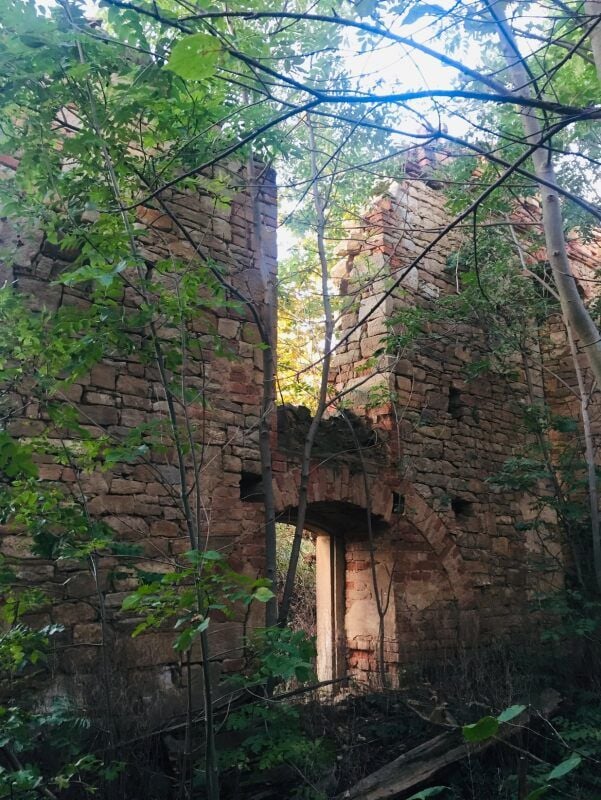 Die Ruine der Kirche St. Gangolf im Muschwitzer Ortsteil Pobles bei Lützen.