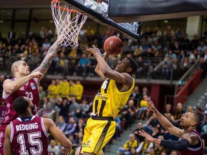 Ludwigsburg muss ohne Justin Sears (M.) die Playoffs bestreiten. Foto: Christoph Schmidt