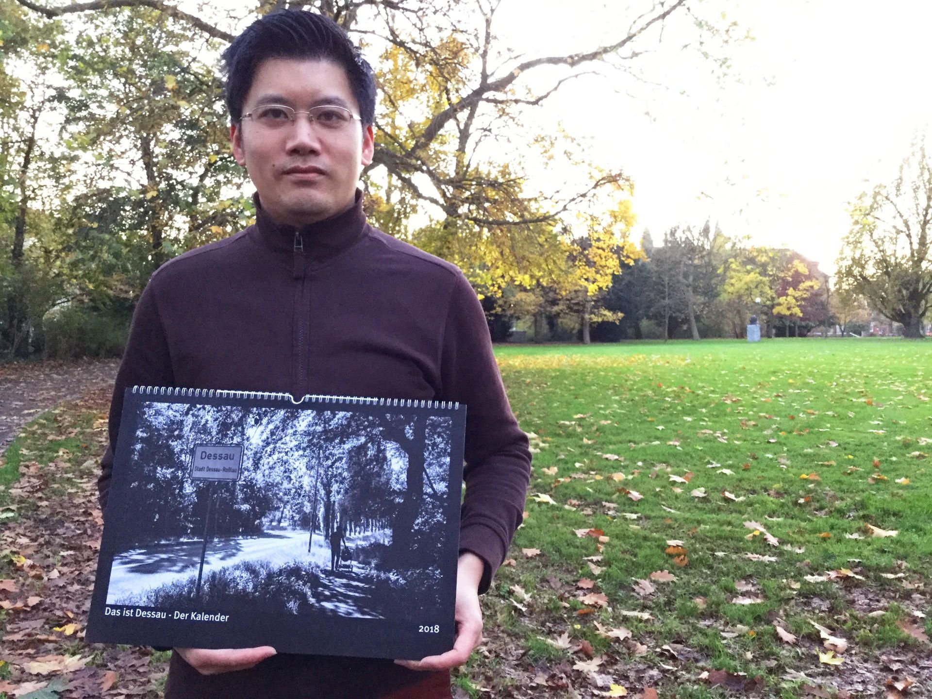 Jing Zhou hat seinen zweiten Kalender herausgebracht.