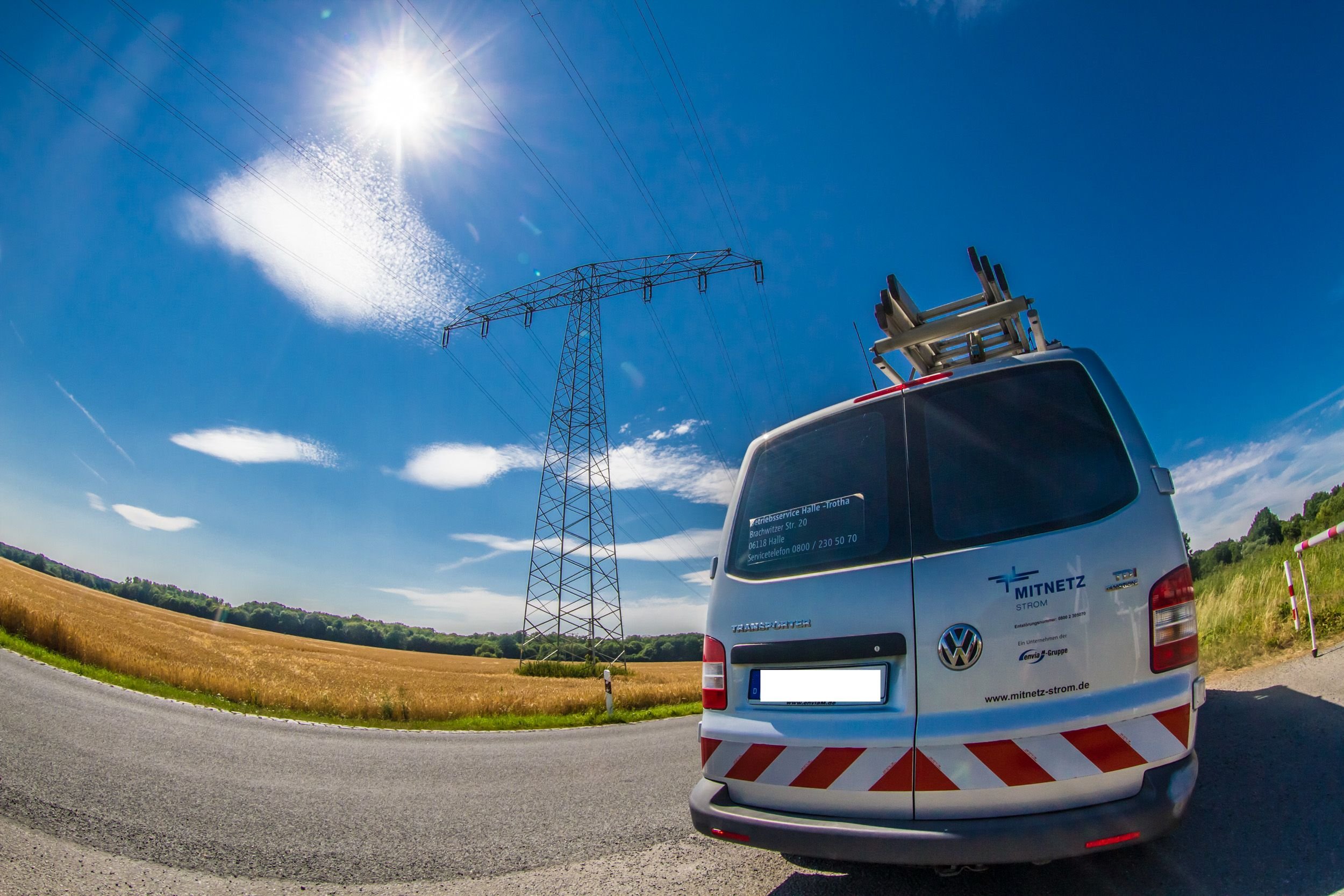 Ein Fahrzeug der Firma Mitnetz