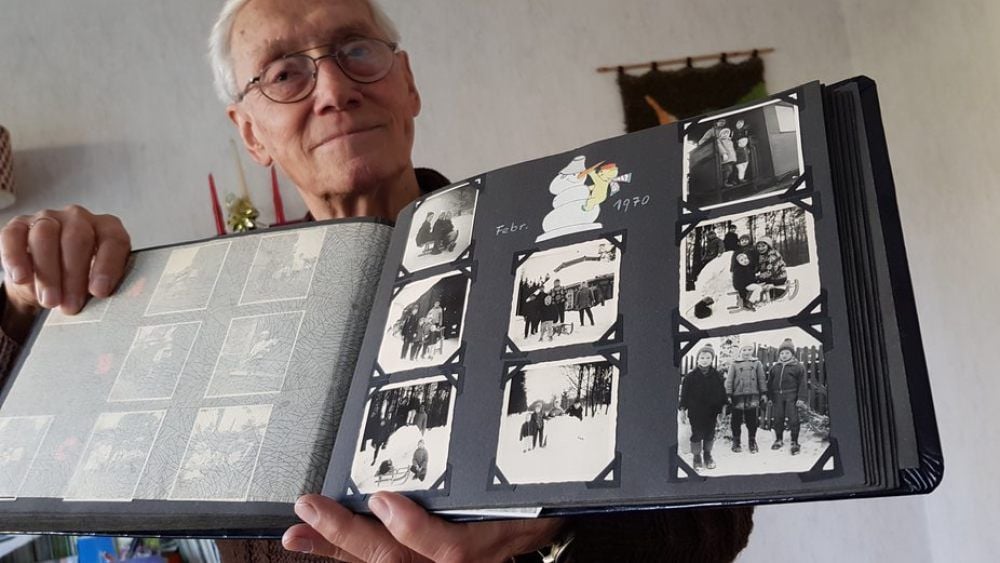 Heinz George gewährt einen Einblick in sein Familienalbum.
