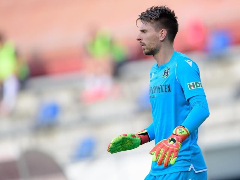 Hat bei Hannover 96 keine Zukunft mehr: Weltmeister Ron-Robert Zieler. Foto: Swen Pförtner/dpa