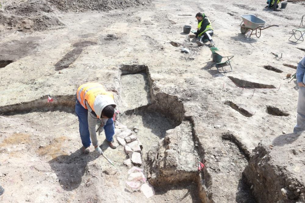 Bei Grabungen auf dem Areal des Botanischen Gartens haben Archäologen das Fundament der Kirche des 1116 erbauten Klosters Neuwerk entdeckt.