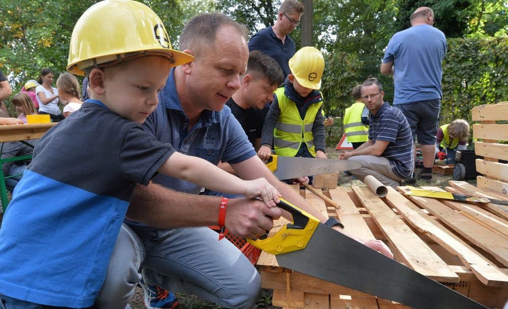 René Röse und der vierjährige Gustav legen sich mächtig ins Zeug.