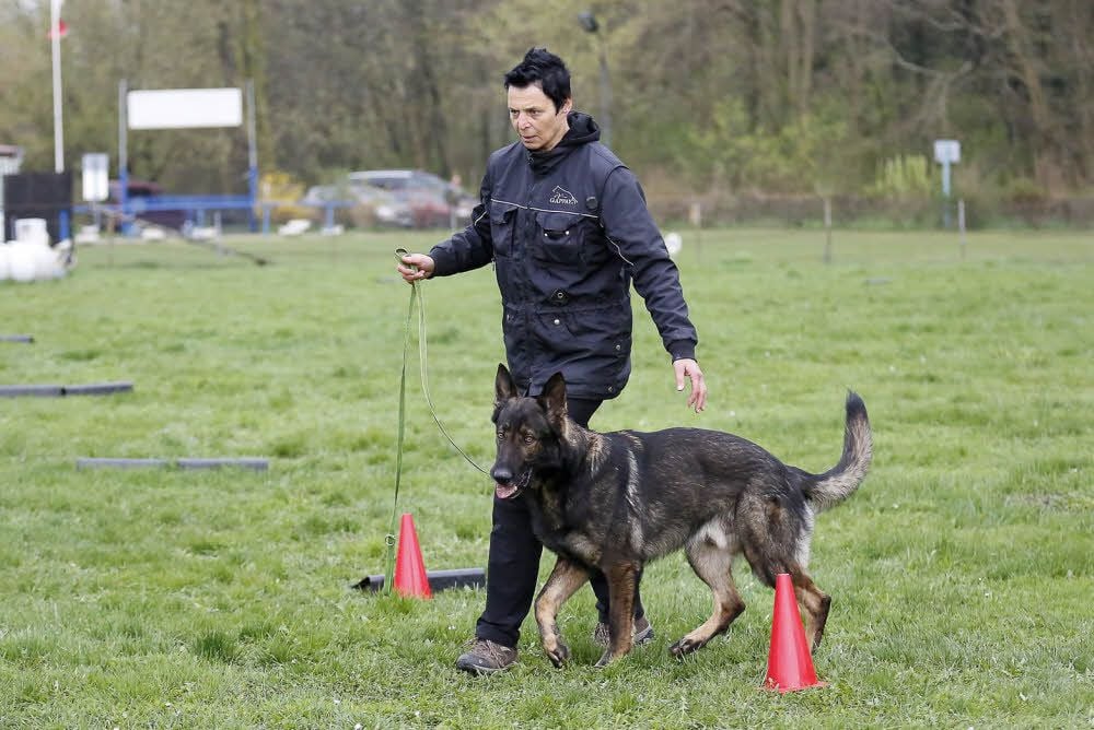 Marion Kalbitz mit ihrem Hund Gonzor