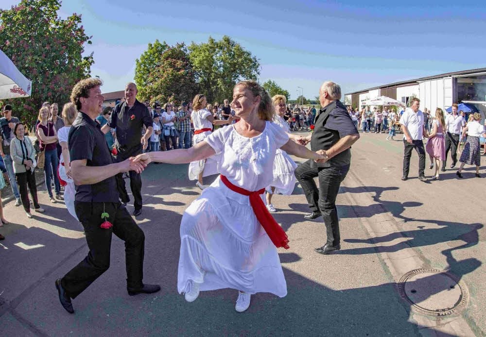 Traditionell ein Höhepunkt beim Fest: der Tanz der Warnstedter Quadrille.