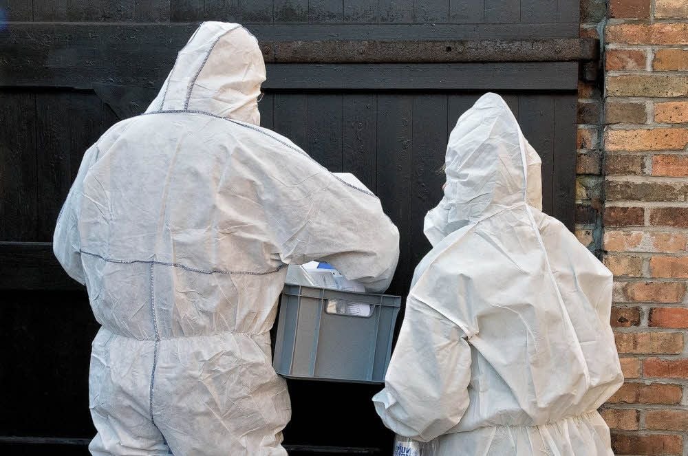 Bei dem Ausbruch der Geflügelpest vor zwei Jahren haben Mitarbeiter des Veterinäramtes des Kreises Kontrollen durchgeführt.