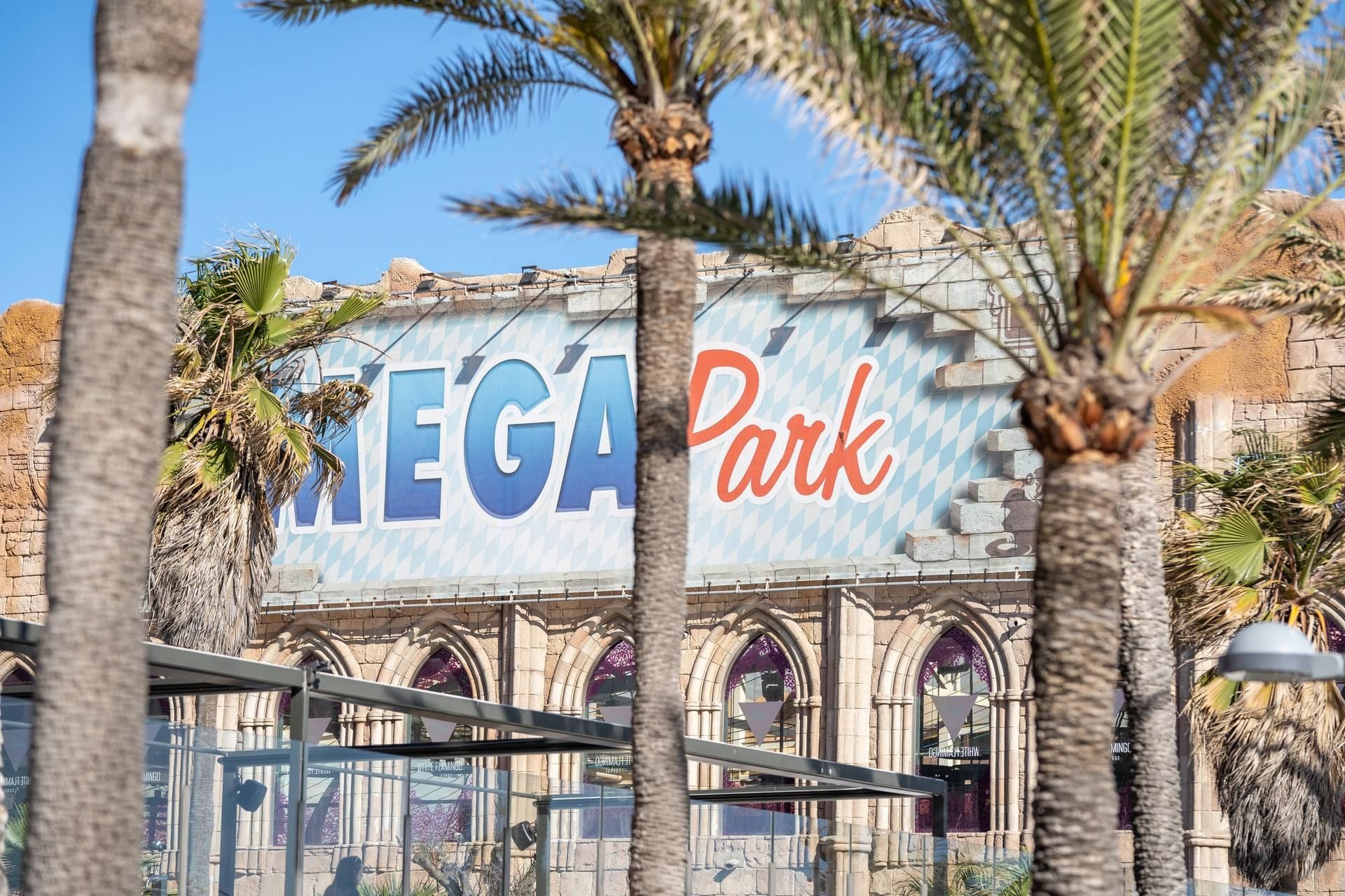 Vor dem Megapark auf Mallorca sollen zwei Deutsche einen Türsteher schwer verprügelt haben.
