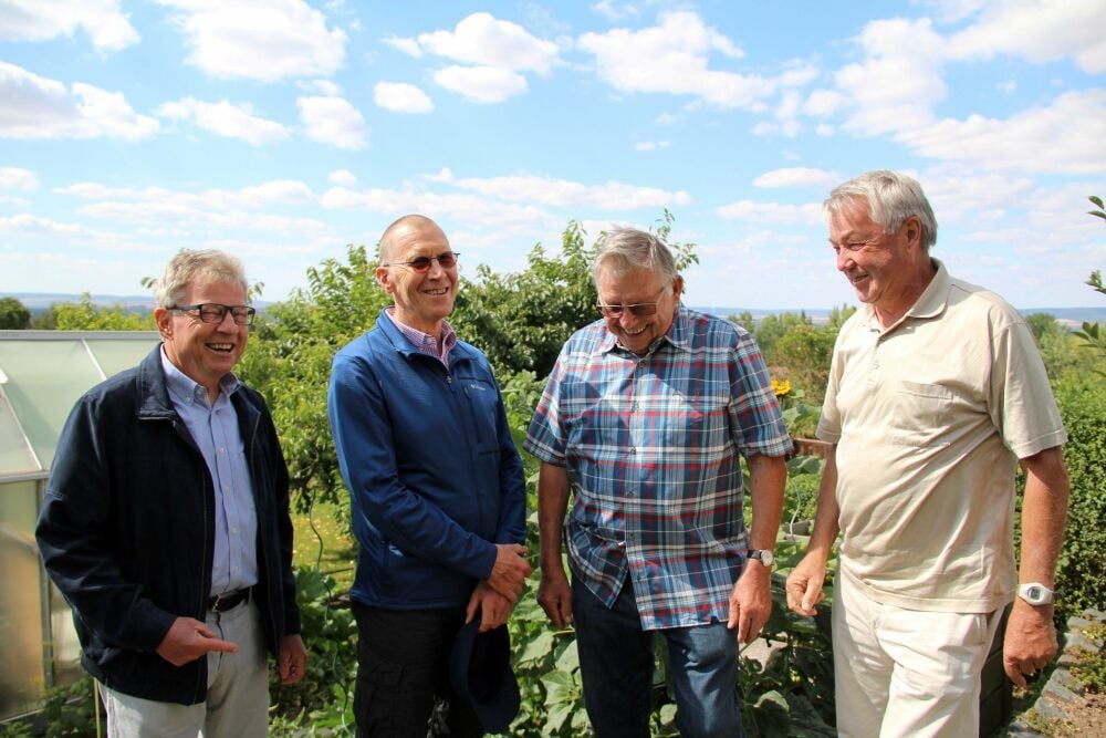 Michael Winterstein, Lutz Lipowski, Helmut Reinefahl und Helmut Stechemesser (von links) haben sich viel zu erzählen.
