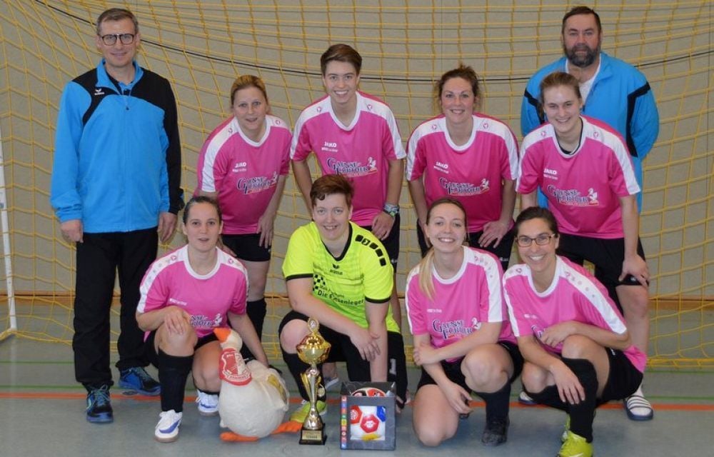Die Ladies in Pink holten sich den Pokal im Hallenskreismeistercup 2020 des Kreisfachverbandes Anhalt-Bitterfeld.