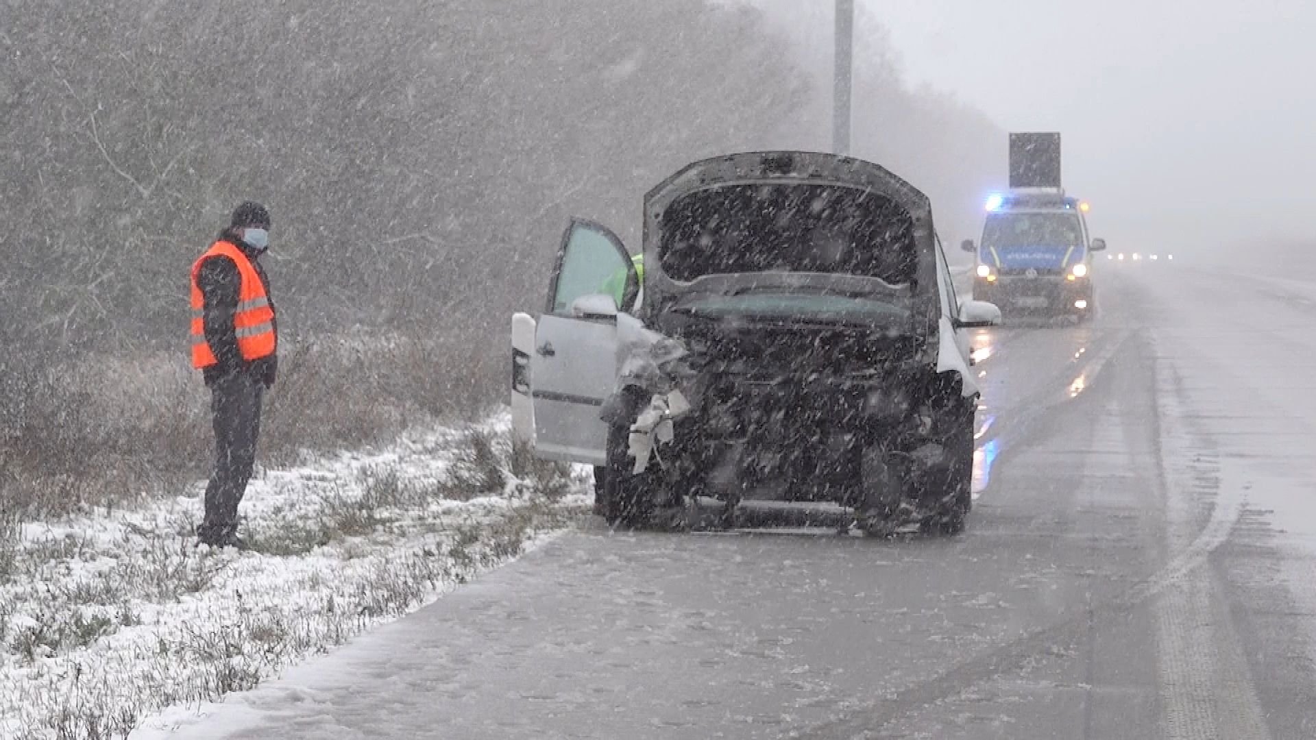 Auf der A2 kam es bei Uhrsleben zu einem Verkehrsunfall.