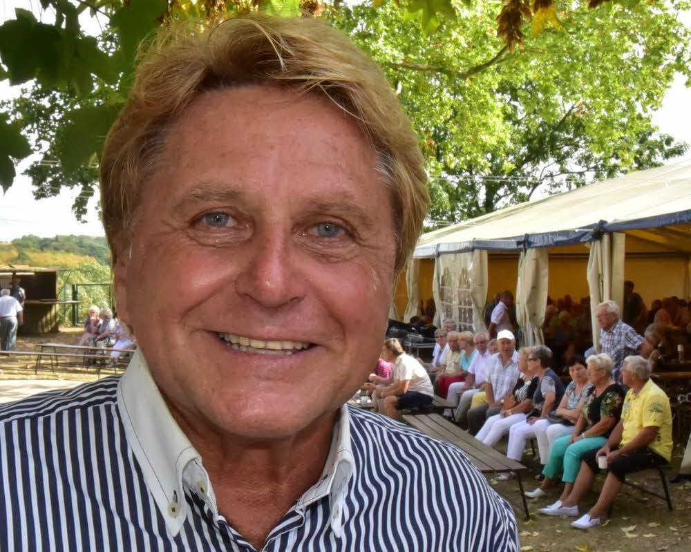 Hans-Jürgen Beyer unmittelbar vor seinem Auftritt im Burgwerbener Park.