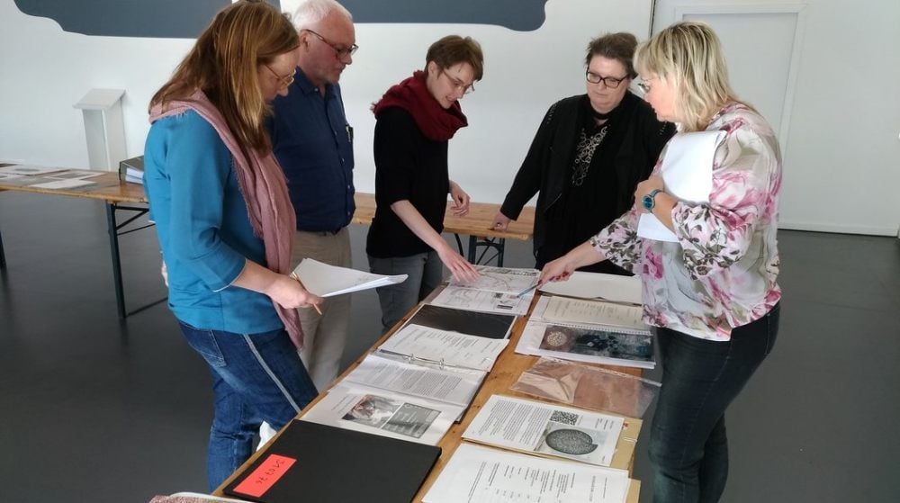 Die Jury: Manon Bursian, Direktorin Kunststiftung Sachsen-Anhalt (v.l.), Fotograf Juraj Lipták, Koordinatorin Bettina von Frommannshausen, Anja Stadelbacher vom Landesmuseum sowie Vereinschefin Jana Schumann.
