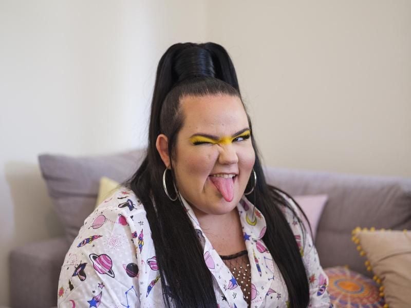 Sängerin Netta Barzilai beim Interview mit der Deutschen Presse-Agentur (dpa). Foto: Ilia Yefimovich