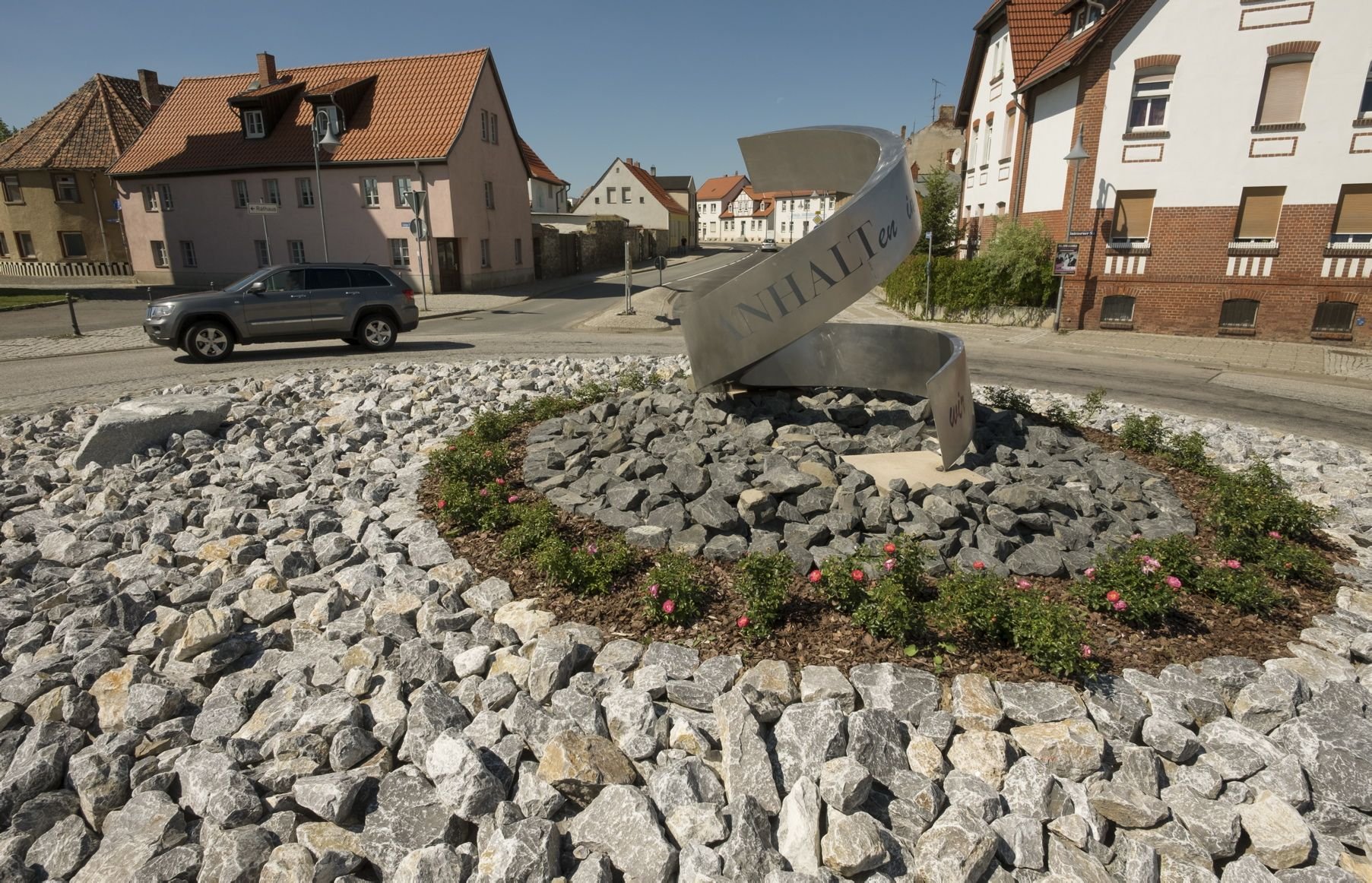 An der früheren Kreuzung von Marien-, Badeborner und Hoymer Straße in Ballenstedt wurde schon vor Jahren ein Kreisverkehr gebaut.