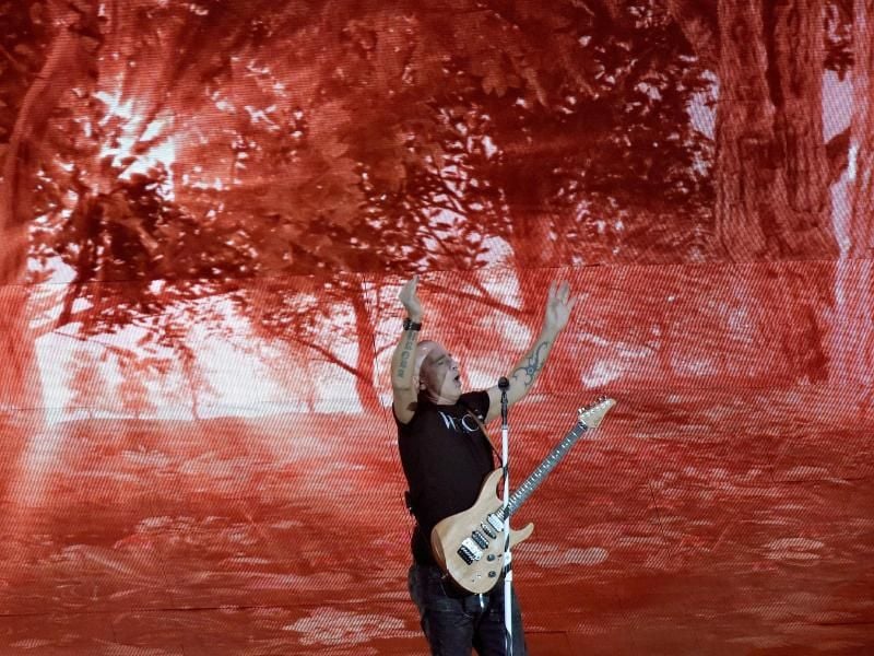 Der Sänger Eros Ramazzotti in action. Foto: Angelika Warmuth
