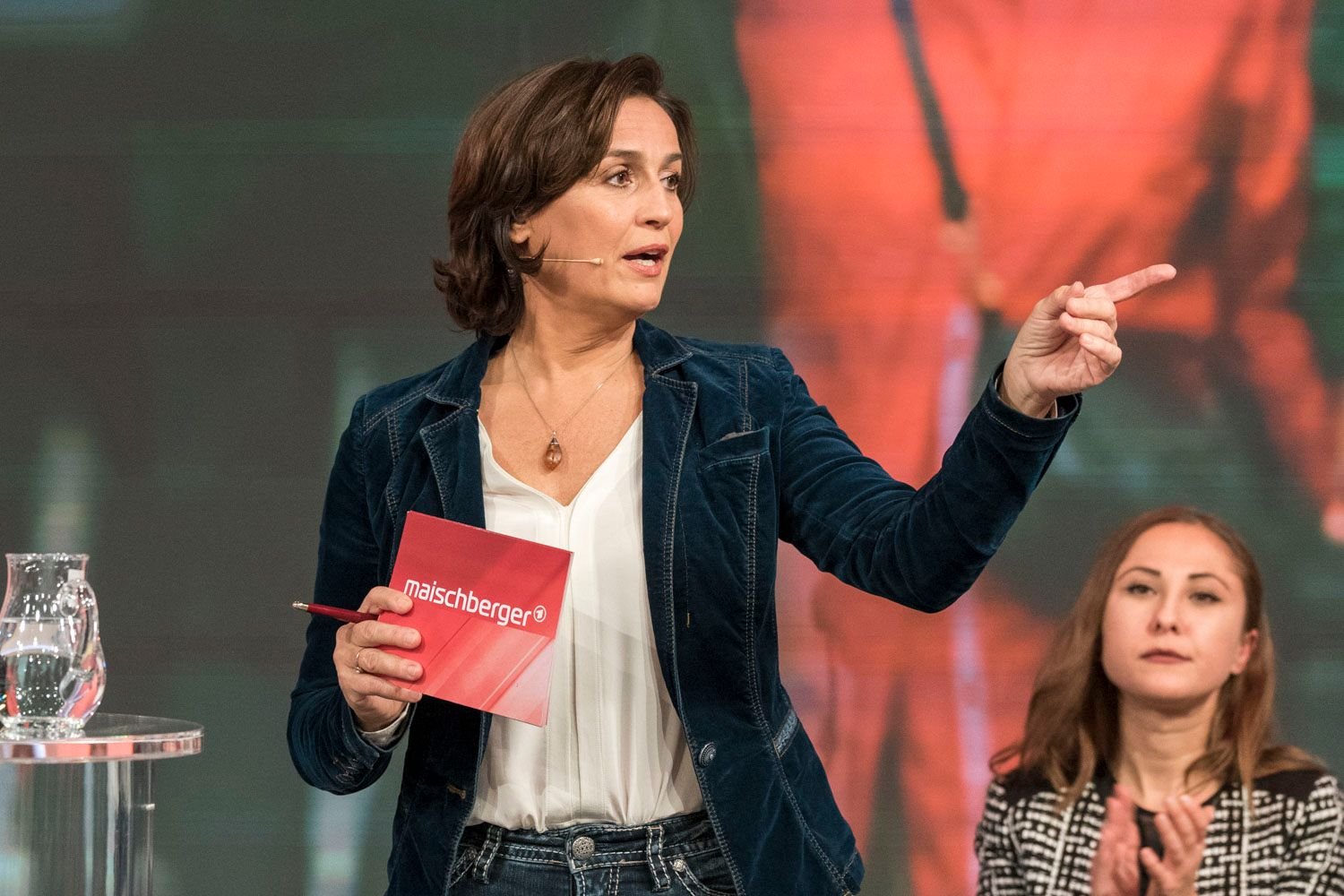 Sandra Maischberger lud die Zuschauer zur Diskussion ein.