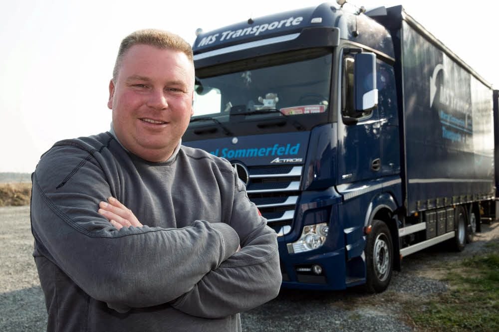 Trotz vieler Hürden hat sich Marcel Sommerfeld in Holzdorf als Fuhrunternehmer am Markt etabliert.