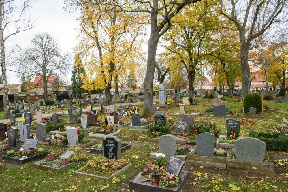 Blick auf den Othmarsfriedhof: Auf der anderthalb Hektar großen Anlage gibt es rund 6.000 Gräber beziehungsweise Grablager.