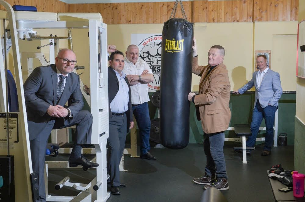 Beim KSC zählt Teamgeist. Alle - im Bild der Vorstand - packen mit an. Hilmar Ganzert (l.) ist der Kopf der Kraftsportler.