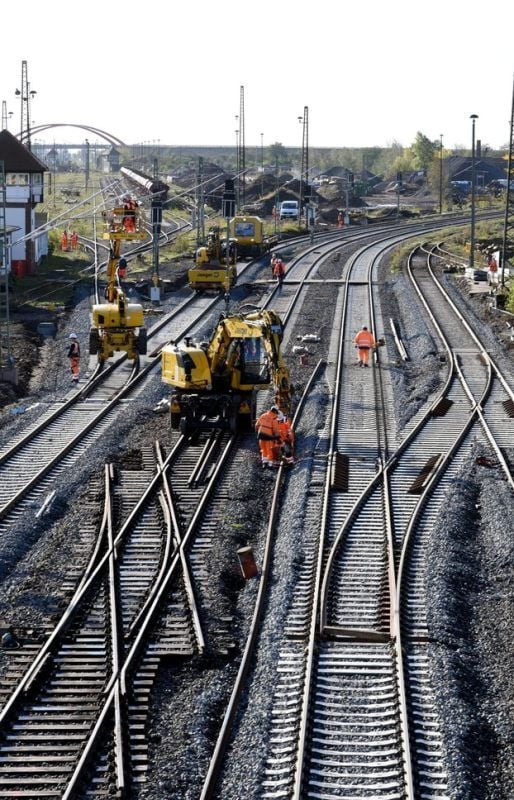 Stellwerk, Gleise, Weichen, Oberleitungen - nahezu an allen wesentlichen Bereichen des Bahnhofs gibt es Änderungen.