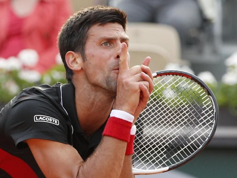 Novak Djokovic hadert mit seiner Niederlage im Viertelfinale. Foto: Christophe Ena
