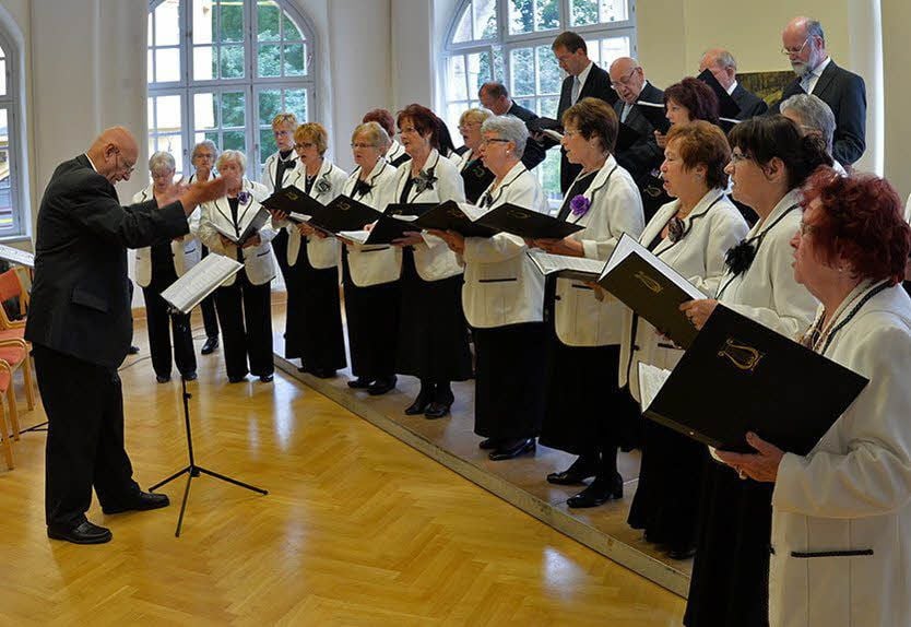 Der Lyra-Chor bei seinem Herbstkonzert im Bestehornhaus.