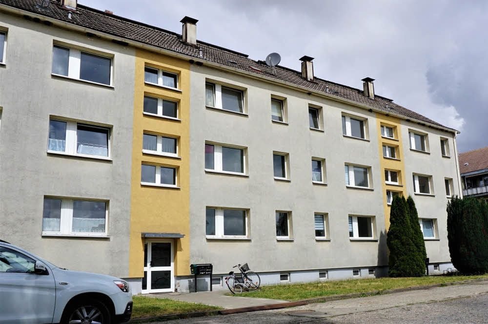 Vor diesem Mehrfamilienhaus wurde das Kind gefunden.