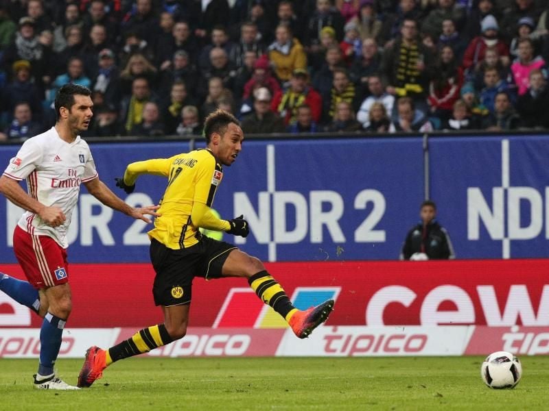 BVB-Star Pierre-Emerick Aubameyang erzielte vier Treffer gegen den HSV. Foto: Christian Charisius