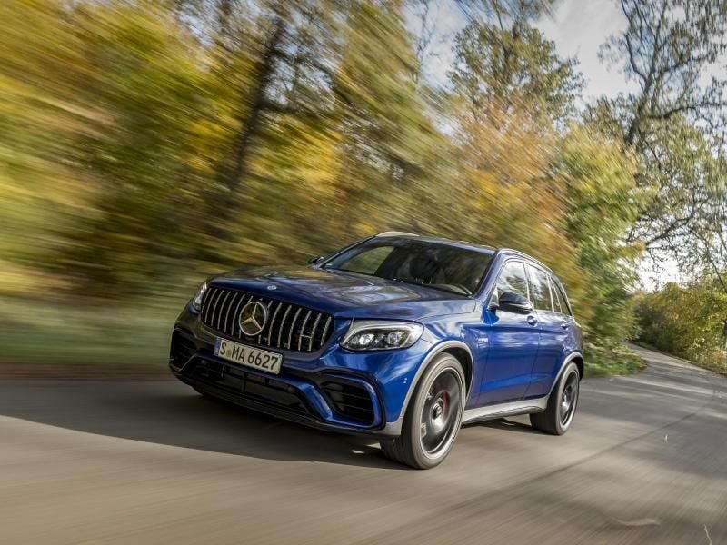 Starkes SUV: Auf bis zu 375 kW/510 PS bringen es die Achtzylinder im Mercedes-AMG GLC 63, die Mercedes ab 82 705 Euro anbietet. Foto: Daimler AG/dpa-tmn