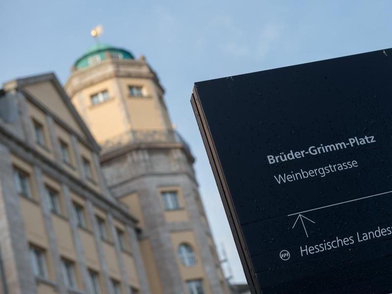 Das Landesmuseums mit einem Schild „Hessisches Landesmuseum” in Kassel. Foto: Swen Pförtner/Archiv