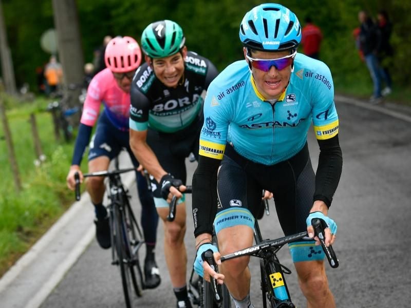 Jakob Fuglsang vom Astana Pro Team (r) hat zum ersten Mal Lüttich-Bastogne-Lüttich gewonnen. Foto: Eric Lalmand/BELGA