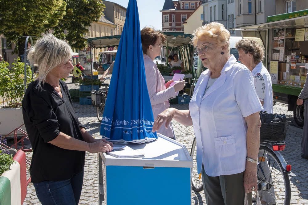 Gespräche am MZ-vor-Ort-Stand in Ballenstedt.