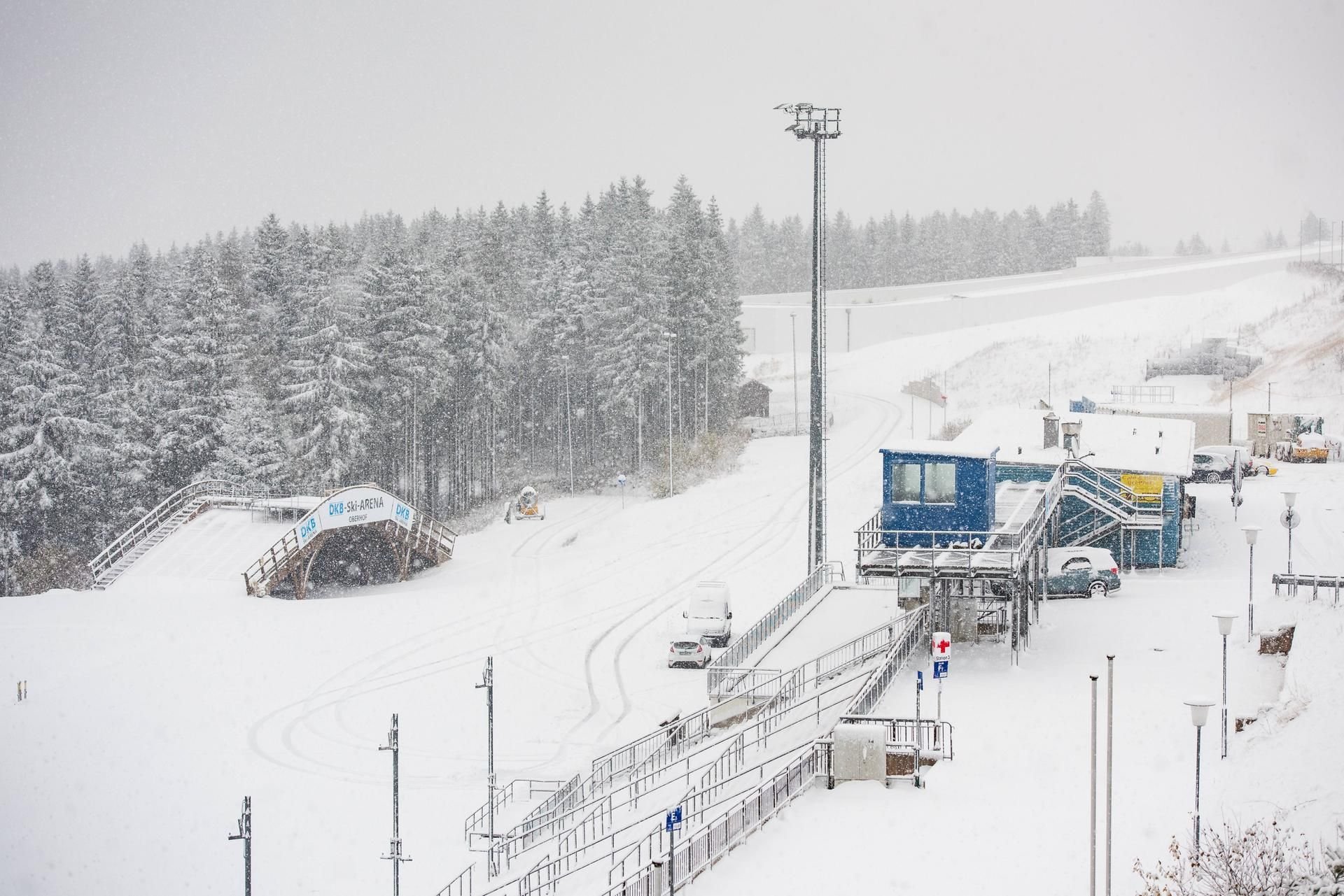 Schneefall im Thüringer Wald. Im Bild: Eine Ski-Arena in Oberhof.