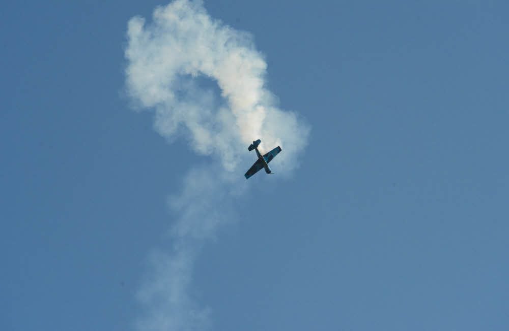 Besonders mutige Besucher können einen Kunstflug mit der Yak 52 miterleben.