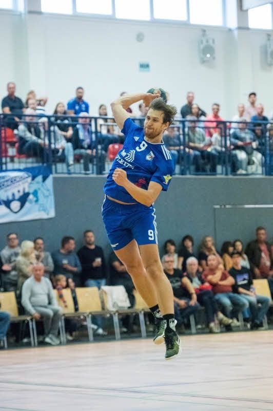 David Heinig beim 24:16-Auftaktsieg der Burgenländer gegen Delitzsch - es war seine Punktspielpremiere im HCB-Trikot.