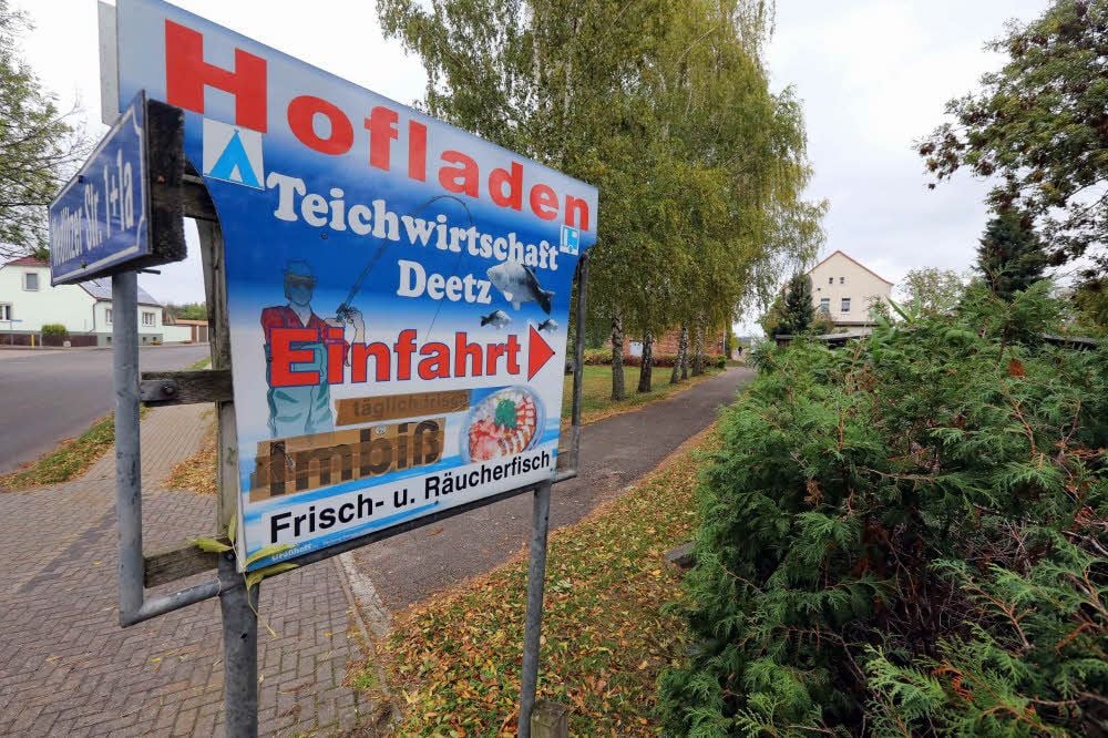 Die Teichwirtschaft in Deetz ist nicht zu verfehlen.