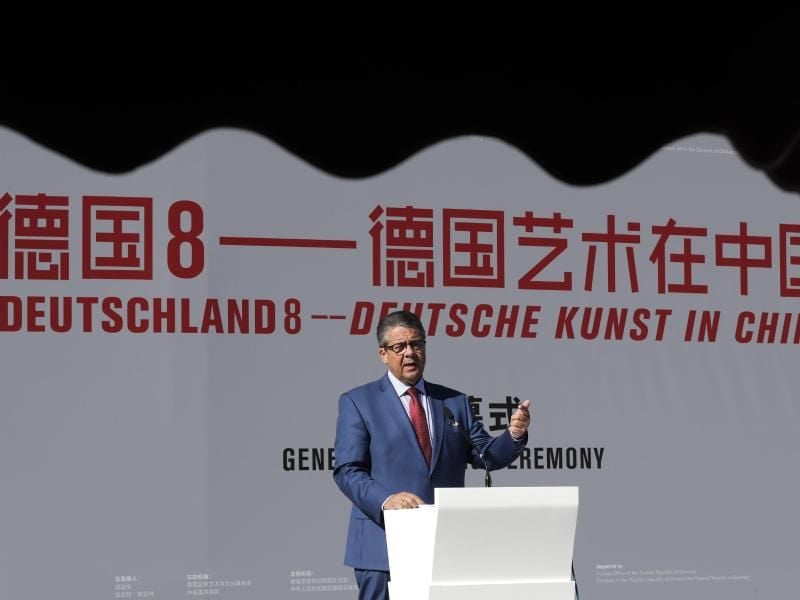 Der deutsche Außenminister Sigmar Gabriel ist zur Eröffnung der Ausstellung „Deutschland 8” eigens nach Peking gereist. Foto: Andy Wong
