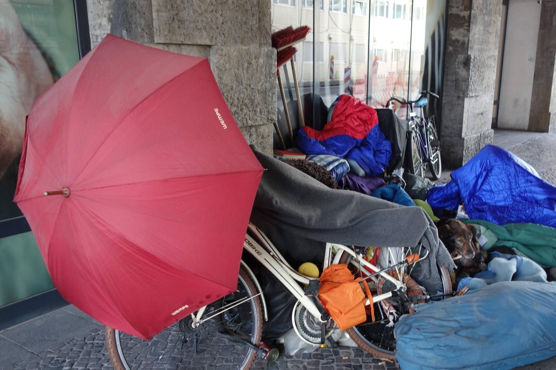 Viele Menschen leben auch bei eisigen Minustemperaturen in der Winterzeit ohne festen Wohnsitz auf der Straße.