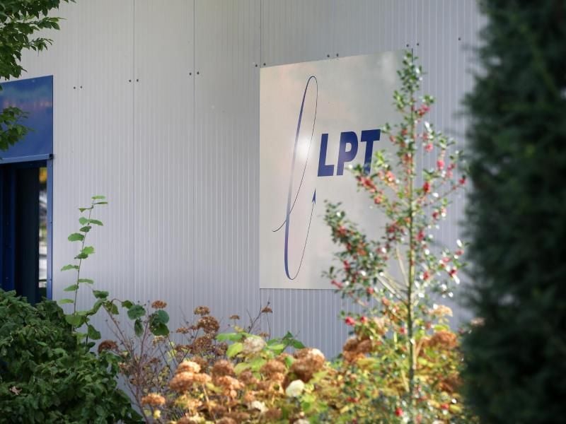 Blick auf ein Gelände der Firma LPT. Foto: Bodo Marks/dpa/Archiv