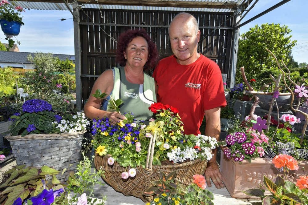 Blumenpracht im Frühling: Bärbel und Ralf Matthey freuen sich über den gelungenen Saisonauftakt und das Firmenjubiläum.